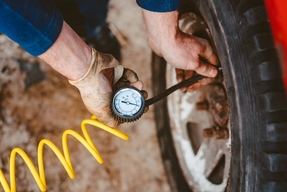 Comment vérifier la pression de vos pneus